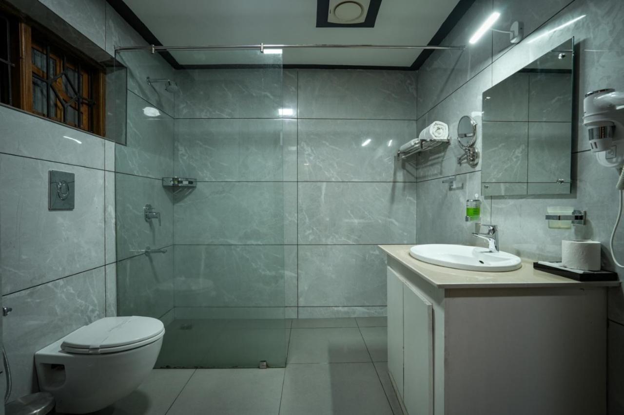 Empire Residency Hotel Tiruvalla Exterior photo