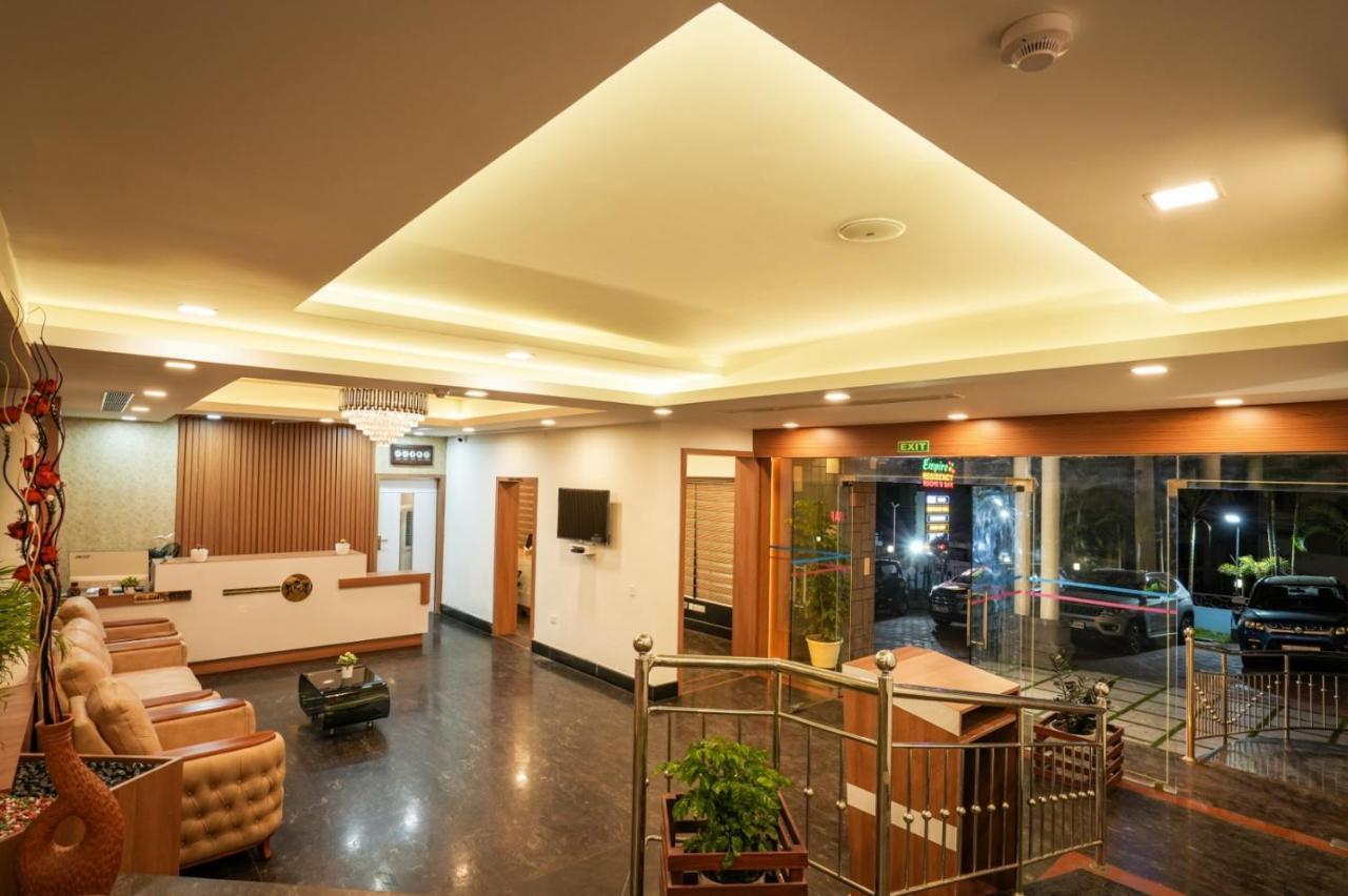 Empire Residency Hotel Tiruvalla Exterior photo
