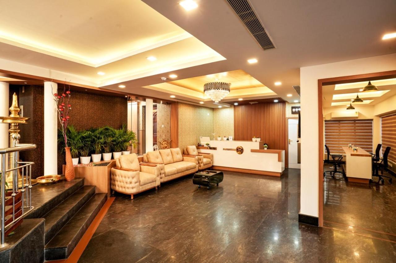 Empire Residency Hotel Tiruvalla Exterior photo