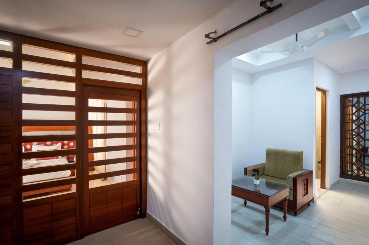 Empire Residency Hotel Tiruvalla Exterior photo