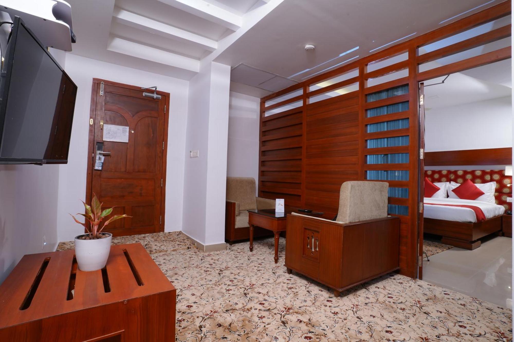 Empire Residency Hotel Tiruvalla Exterior photo