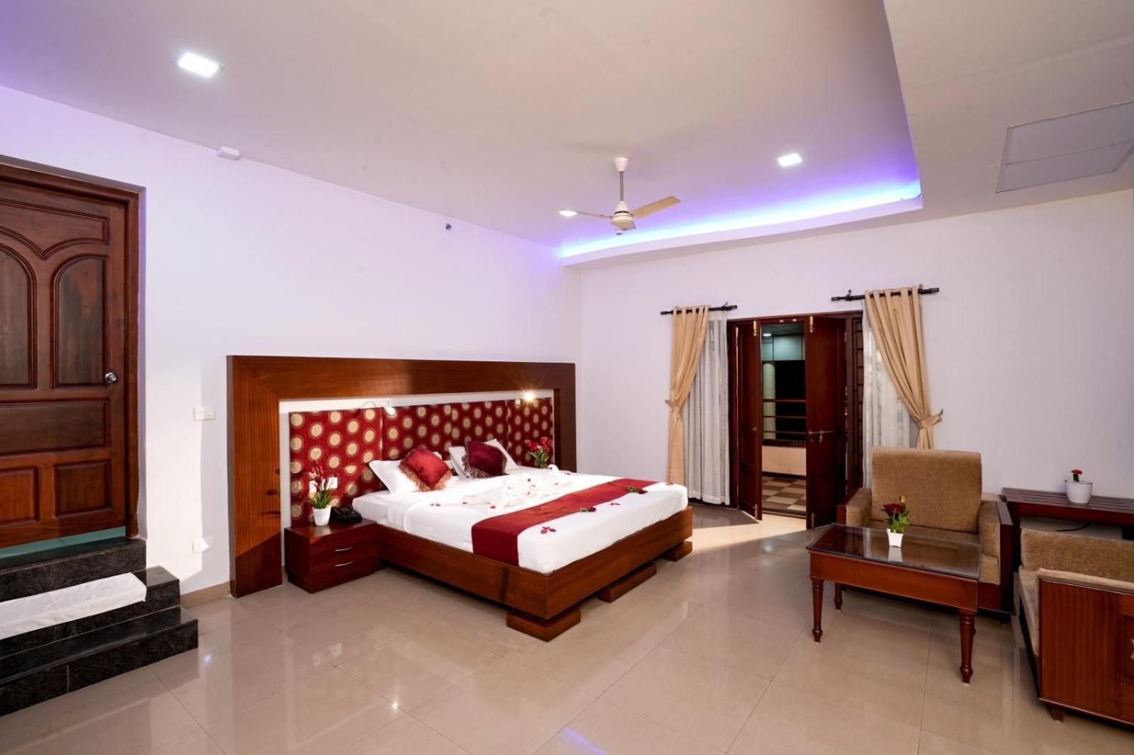 Empire Residency Hotel Tiruvalla Exterior photo